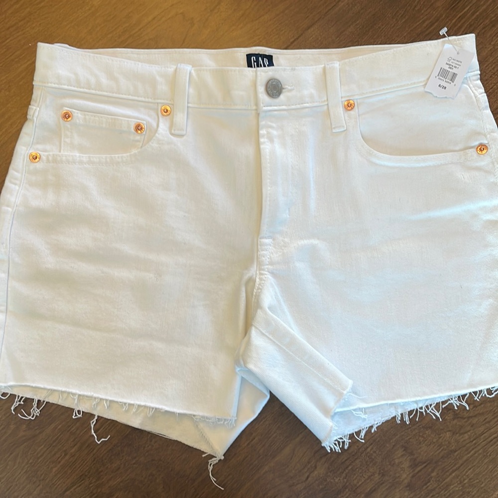 GAP white jean shorts. Stretchy material. Size 6. Brand new w/tags.